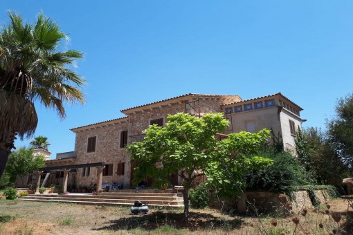 Rustic natural-stone finca with pool in Son Negre