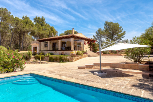 Idyllic finca with spectacular sweeping views in Algaida