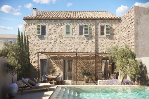 Village-house in Es Llombards requiring renovation with existing project