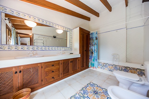 Bright bathroom with bathtub