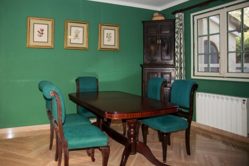 Dining area in green