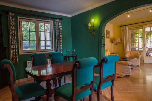 Alternative views of the dining area