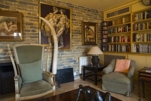 A nature stonewall decorates the living area