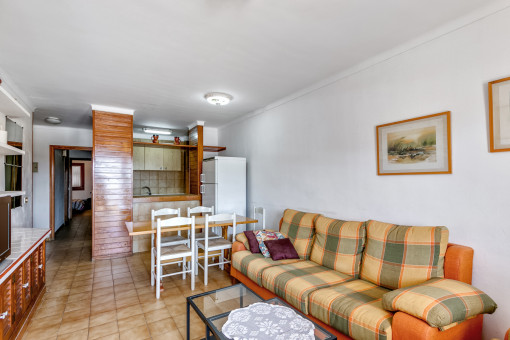 Living and dining area with half-open kitchen