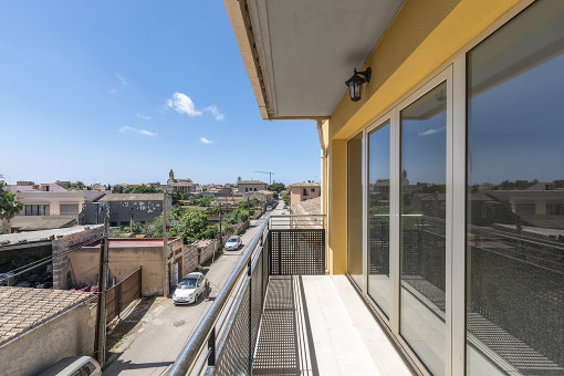 Modern town house with patio and roof terrace in a quiet side street of Santanyí