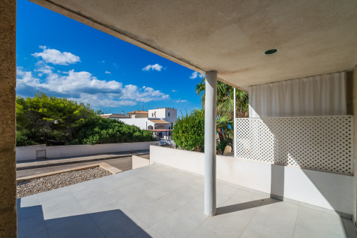 Partly covered terrace