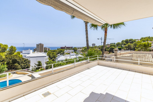 Covered terrace with superb views