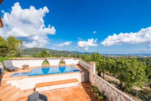 Pool with wonderful sweeping views