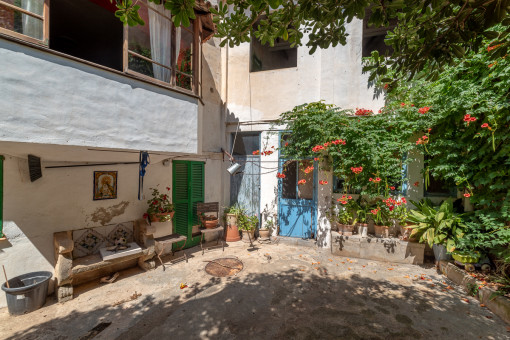 Centrally-located, spacious traditional house with patio and terrace in Soller