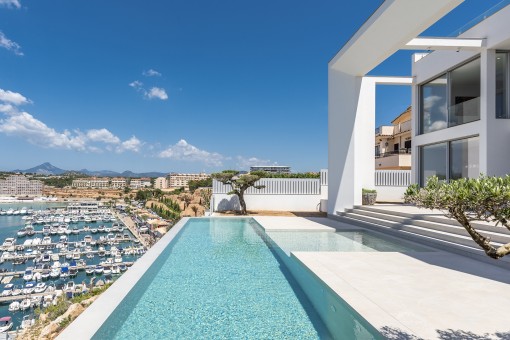 Luxurious newly-built villa on the 1st sea line next to the harbour of Port Adriano