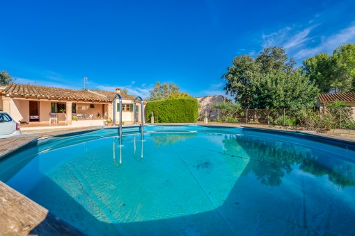 Finca with pool and large plot in Pollensa