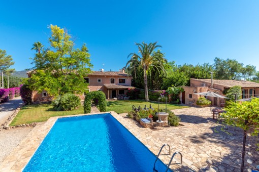 Mallorcan country house with an enchanting garden and guest houses in Santa Maria del Cami