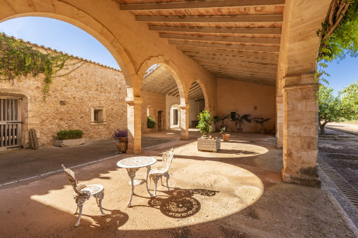 Country property with attractive investment possibilities with ample land and wonderful views in Inca