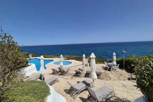 Bright ground floor apartment with spacious sunny terrace, communal pool in first sea line and direct sea access in Cala Vinyas available from 15th of July 2025