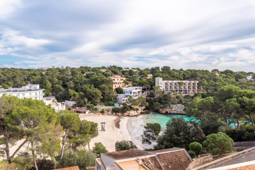 Sensational, completely-renovated apartment with spectacular views over the bay of Santanyi