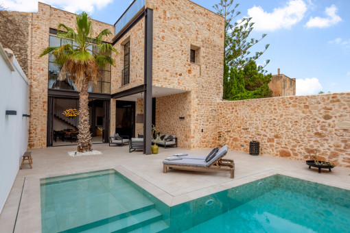 Unique luxury townhouse with pool, roof terrace and views of the church of Santanyí