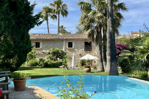 Mallorcan finca with well-maintained garden, pool and holiday rental license in Es Capdella