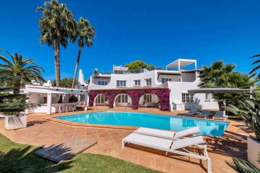 Villa with pool, fantastic views and vacation rental license in Sol de Mallorca