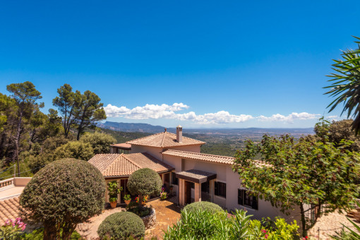 Spectacular property in Esporles with panoramic views, pool and guest house