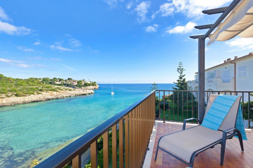 Penthouse in Cala Mandia with direct beach access, available from 15.05. to 30.06.25 and from 15.08.25 onwards