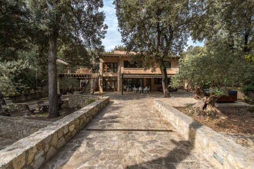 Mediterranean property with 2 units, large garden & privacy in Son Toni