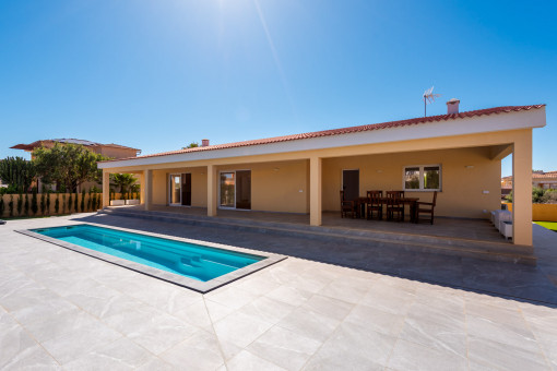 Modern newly built chalet with pool and garden in a quiet location in Sa Ràpita