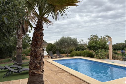 Spacious finca with guest house, pool and 6 bedrooms - long-term rental in Campos