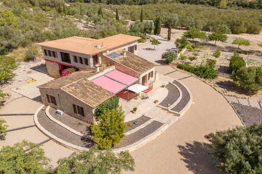 Spacious autonomous finca in a hilly location with views as far as Cabrera near Porreres