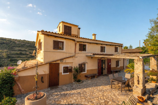 Mediterranean finca near Manacor with the possibility of keeping horses in idyllic surroundings