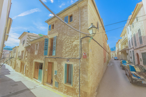 Charming corner house in the historic center of Pollença