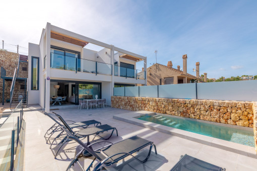 дома на Cala Mandia