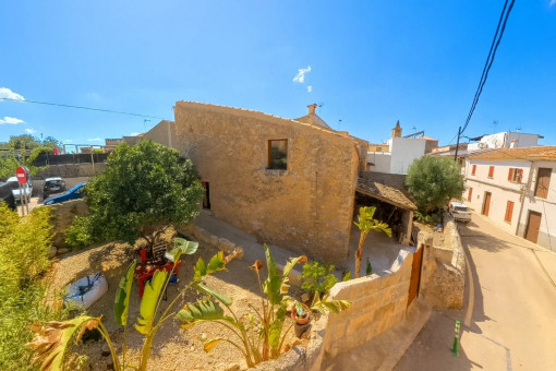 Village House in Búger – Renovated, Central and with Garden