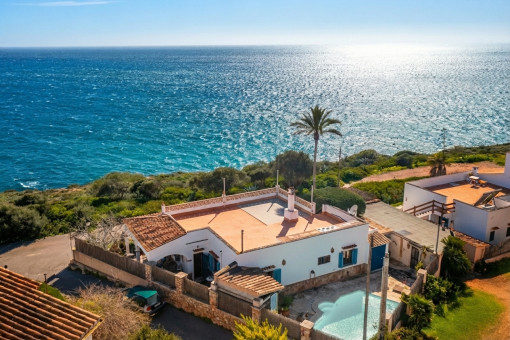 Idyllic frontline coastal house with holiday rental license in Cala Figuera