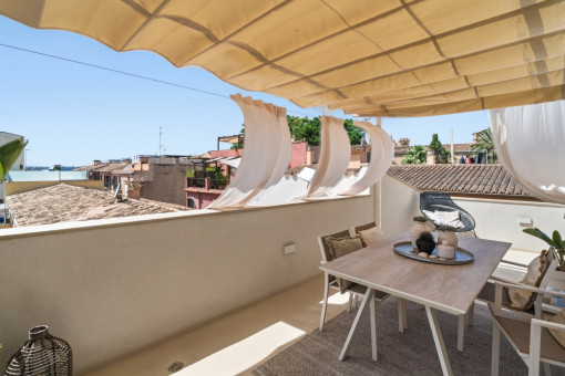 Picturesque Calatrava: charming duplex penthouse with roof terrace just steps from the sea